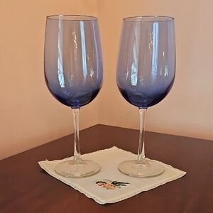 Elegant Blue Wine Glass Set